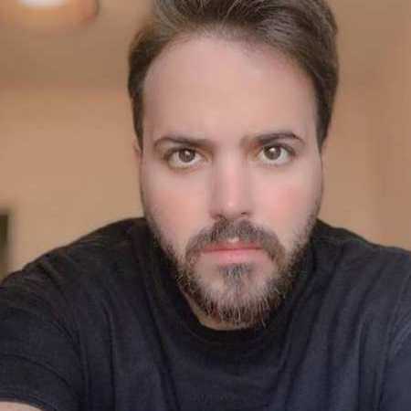 آهنگ هی تو عشق منی هی تو عمر منی نری دلمو بشکنی آهنگ هی تو عشق منی هی تو عمر منی نری دلمو بشکنی